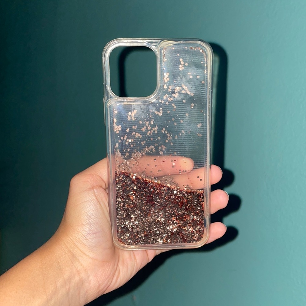 GLITTERY PHONE CASE